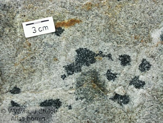 foto 2: alkalicko-živcový granit, Lavičky